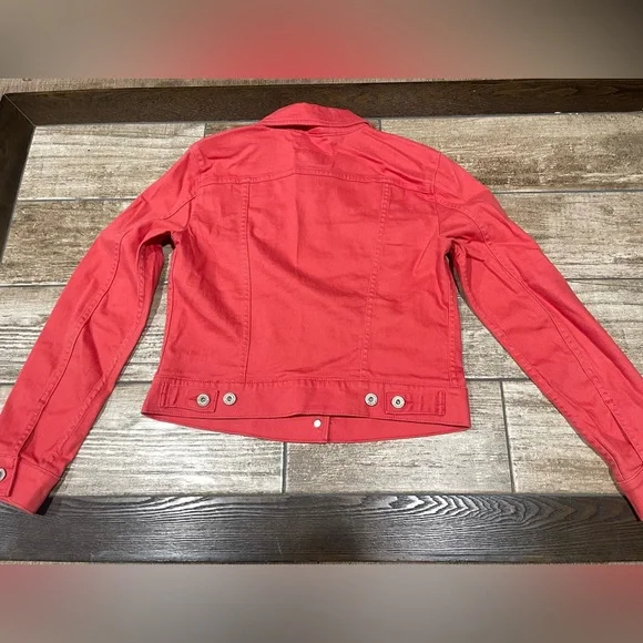 Levi's Women's Dark Coral Color Cropped Casual Jean Jacket Trucker Stretch Sz M - Picture 2 of 7